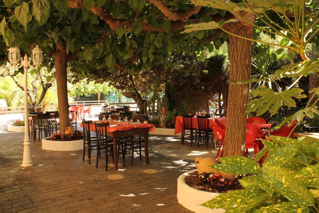 Hostal Braseria Tivissa Экстерьер фото